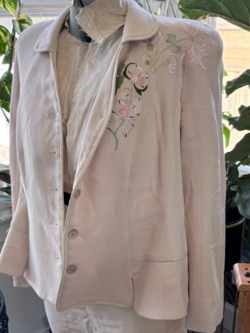 VINTAGE Christian Dior Boutique Silk Floral Embroidered Blazer Jacket Pink Cream